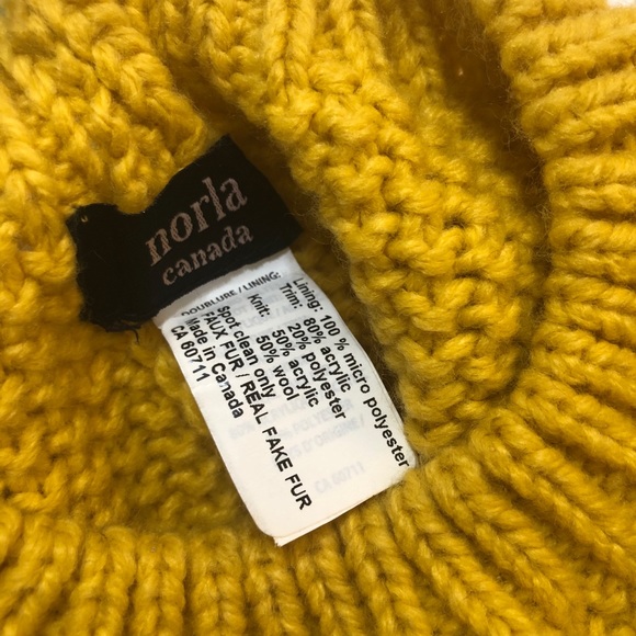 Norla Canada knit baret beanie hat with pom - Picture 6 of 6